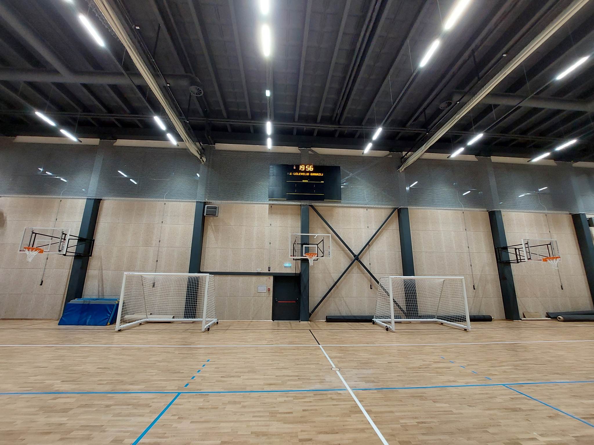 Profesionalios švieslentės sporto salėms ir arenoms J.-Lelevelio-inzinerijos-gimnazija-1